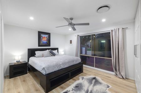 IMMACULATE LOWSET WITH POOL - Photo 4