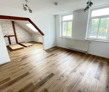 Helle Dachgeschosswohnung - Foto 1