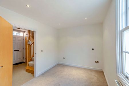 Apartment 2, Crescent House - Photo 2