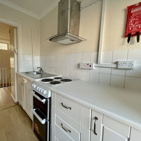 1 Bed Flat, Lower Addiscombe Road, CR0 - Photo 3