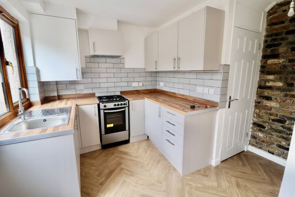 Dewsgreen, Basildon - Photo 1