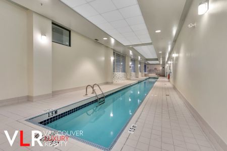 Penthouse in Downtown Vancouver, British Columbia - Photo 2