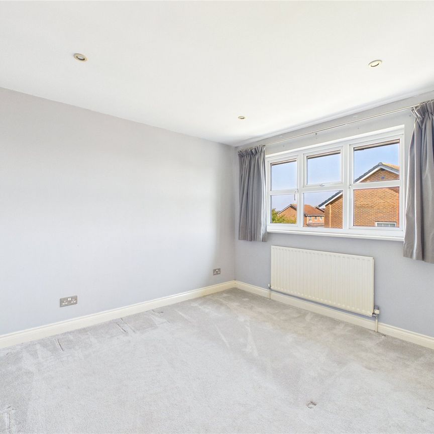 3 bedroom House in Lindsey Close, Wokingham - Photo 1