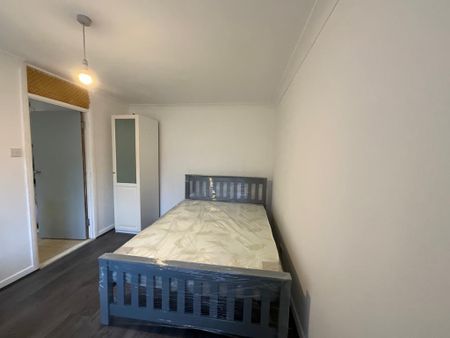 8 bedroom detached house to rent - Photo 4