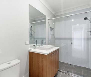 Modern 2 Bedroom Home in Prime Location - Photo 5