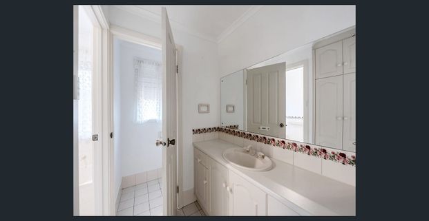 Family Home with 04 bedrooms 02 bathrooms for rent in Great Location ...! - Photo 1