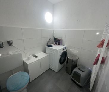 große Wohnung mit renoviertem Badezimmer und Balkon! - Photo 1