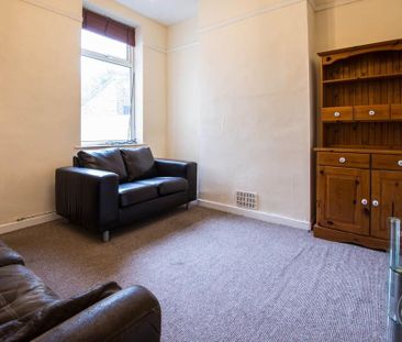 3 bedroom semi-detached house to rent - Photo 2