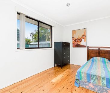 Single Level Residence in Prime Location! - Photo 4