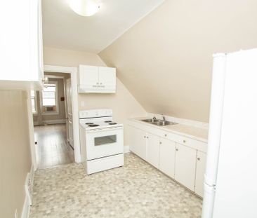 **ALL INCLUSIVE APARTMENT NEAR THE CANAL IN WELLAND AVAILBLE!** - Photo 6