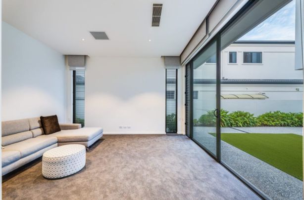 88 Amalfi Drive, Isle Of Capri QLD 4217 - House For Rent | Domain - Photo 1