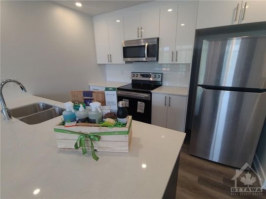For Lease - 390 ROLLING MEADOWS Crescent Unit# C, Orleans - Convent Glen and Area, Ontario - Photo 1
