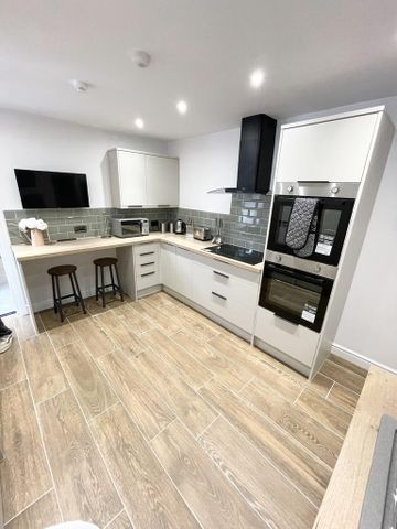 1 bedroom in a house share to rent - Photo 3