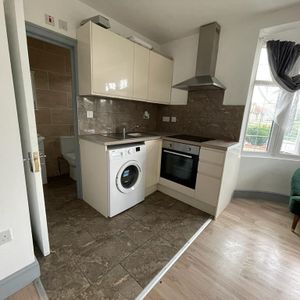 Studio to rent - Photo 2