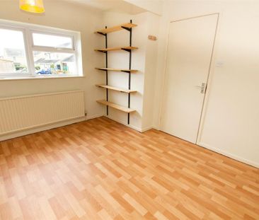 4 bedroom semi-detached house to rent - Photo 2