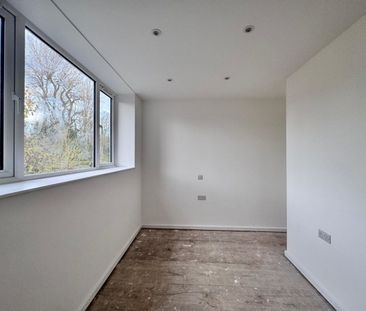 2 bed Flat for Rent - Photo 3