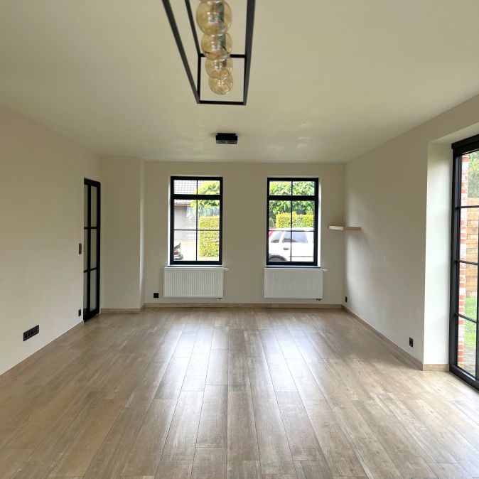 Alleenstaande woning met 3 slaapkamers, tuin en carport. - Photo 1