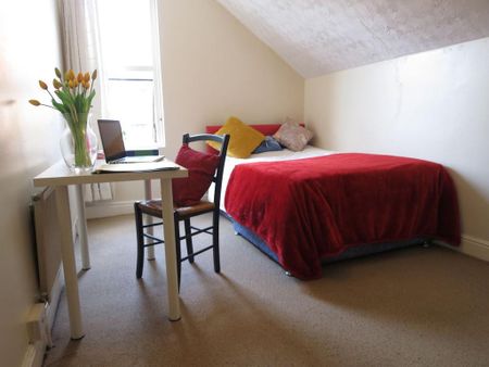 1 bedroom in a house share to rent - Photo 3