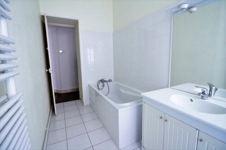 Location Appartement 5 pièces 133m² NEVERS 58000 - Photo 5