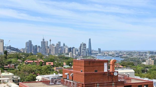 Stunning Sydney Harbour Bridge View - Photo 1