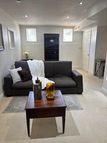 For Lease - 1606 Whitestone Drive, Oshawa, Ontario - Photo 2