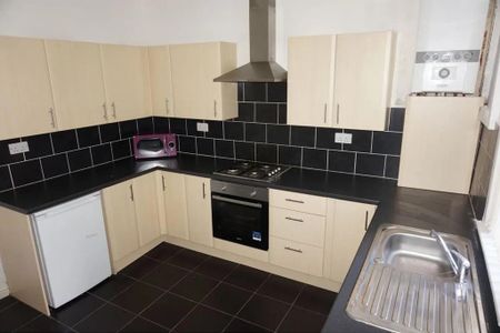 3 bedroom terraced house to rent - Photo 5