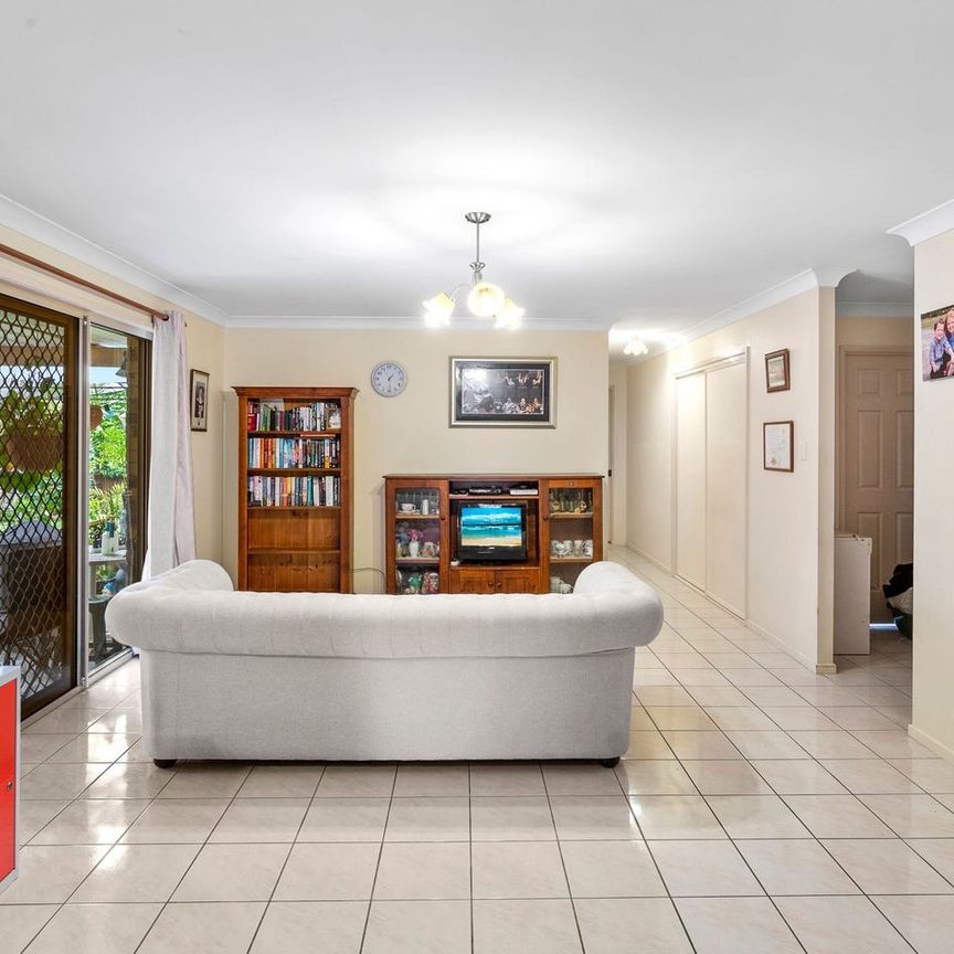 Lowset 4 bedroom home with pool! - Photo 1