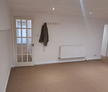 3 Bed Flat, Farm Road, BN3 - Photo 1