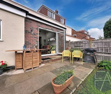 2 bedroom semi-detached house to rent - Photo 5