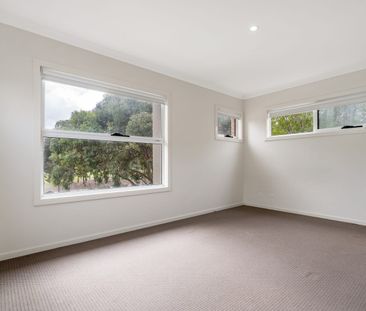 Townhouse living in the heart of Craigieburn - Photo 5