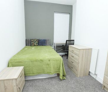 5 bedroom House To Let Total Size: 1174 SQ FT - Photo 4