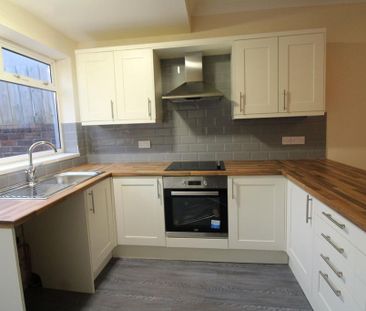 3 bedroom terraced house to rent - Photo 2