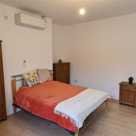 Flat 2a, 44 Old Station Road, Newmarket - Photo 3