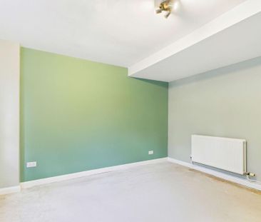 2 bedroom coach house to rent - Photo 2