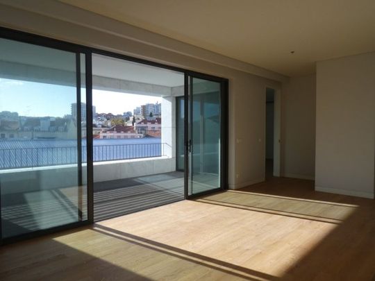 4 bedroom luxury Flat for rent in Lisbon - Photo 1