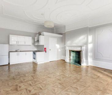 Studio House To Let - Photo 3