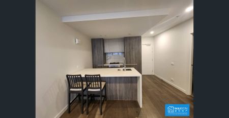 Luxurious North Melbourne Residence | 2 Bedrooms, 2 Bathrooms + City Views & Secure Parking - Photo 5