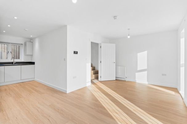 2 bedroom terraced house to rent - Photo 1