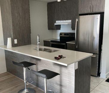 Dernière Étage - Lumnieux- 3-1/2 Près du Métro Angrignon - Meublé - Photo 2