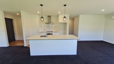 68 Oaks Drive, Lincoln - Photo 3