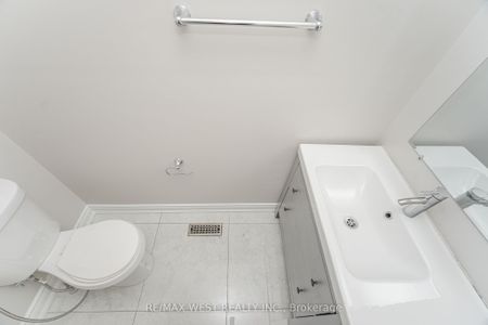 For Lease - 86 Dina Road, Vaughan, Ontario - Photo 2