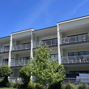 DESIRABLE NORTH FACING APARTMENT - Photo 3