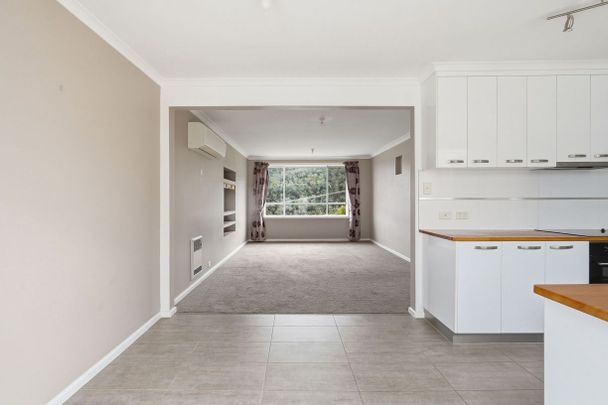 Immaculately presented 3 bedroom family home in a great location - Photo 1
