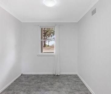 SPACIOUS THREE BEDROOM HOME!! - Photo 6