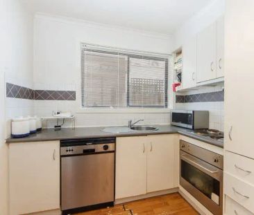 “Cozy & Convenient Living in Maidstone” - Photo 3
