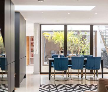 A striking detached contemporary house in the heart of Cheltenham - Photo 2