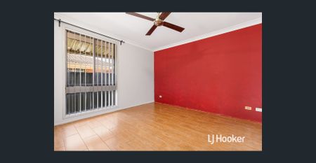 Family Living in Kings Langley - 3 Bedrooms! - Photo 2