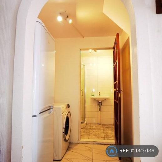 4 bedroom terraced house to rent - Photo 1