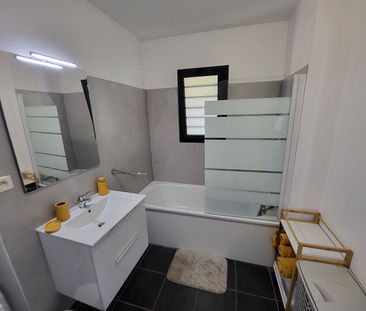 A LOUER - Saint-Denis - Bellepierre - Studio meublé de 37 m2 - Photo 4