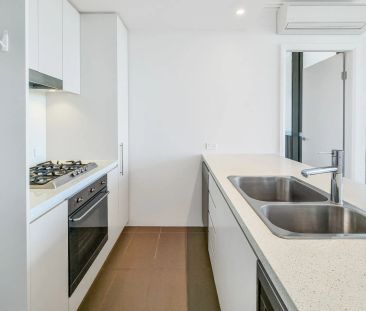 Brilliant Location – Modern 1 Bedroom Apartment with Harbour Bridge... - Photo 6